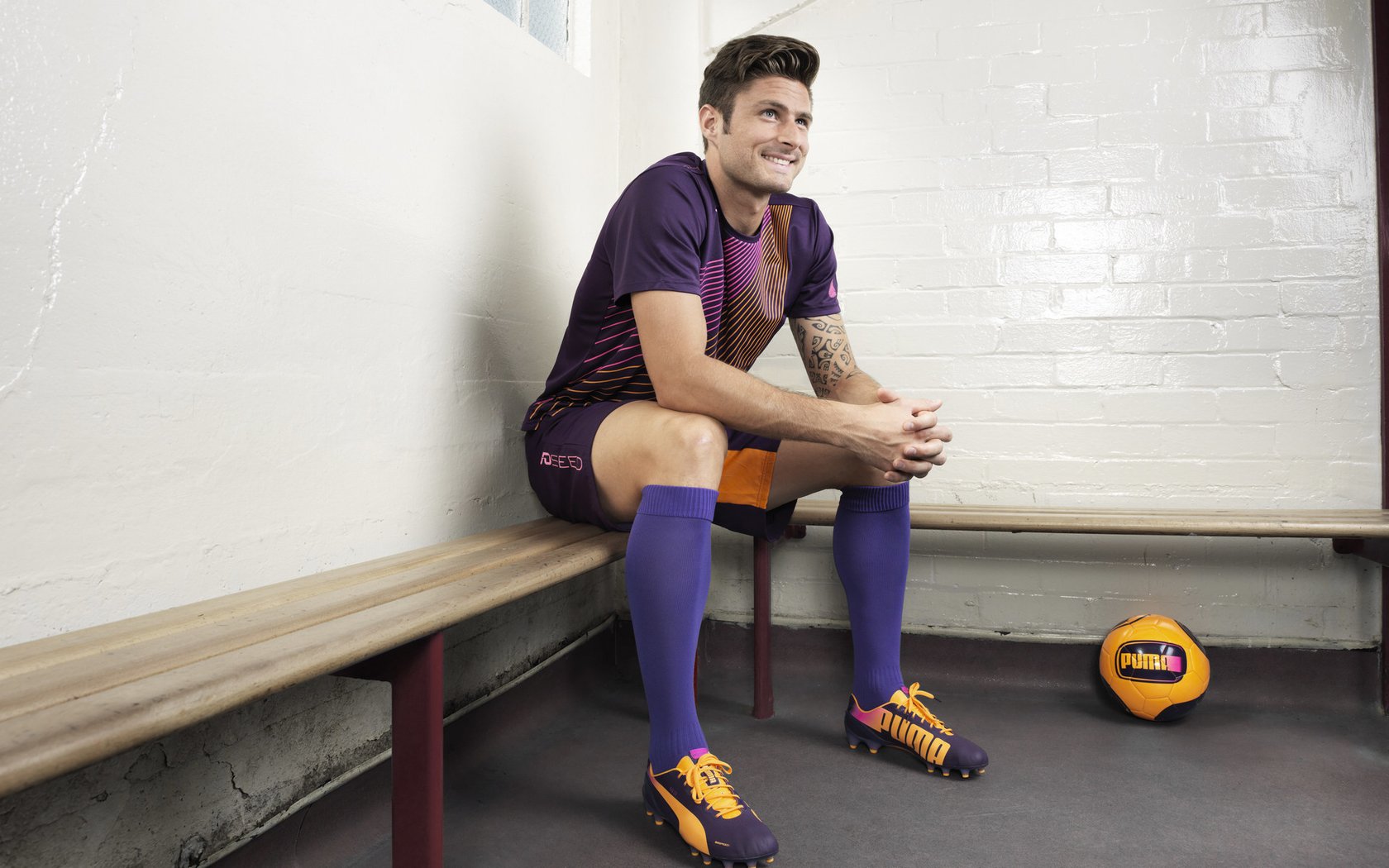 科里·简：敏捷的跑位和坚韧的进攻让全黑队进攻不断升级，科里尔百科全书