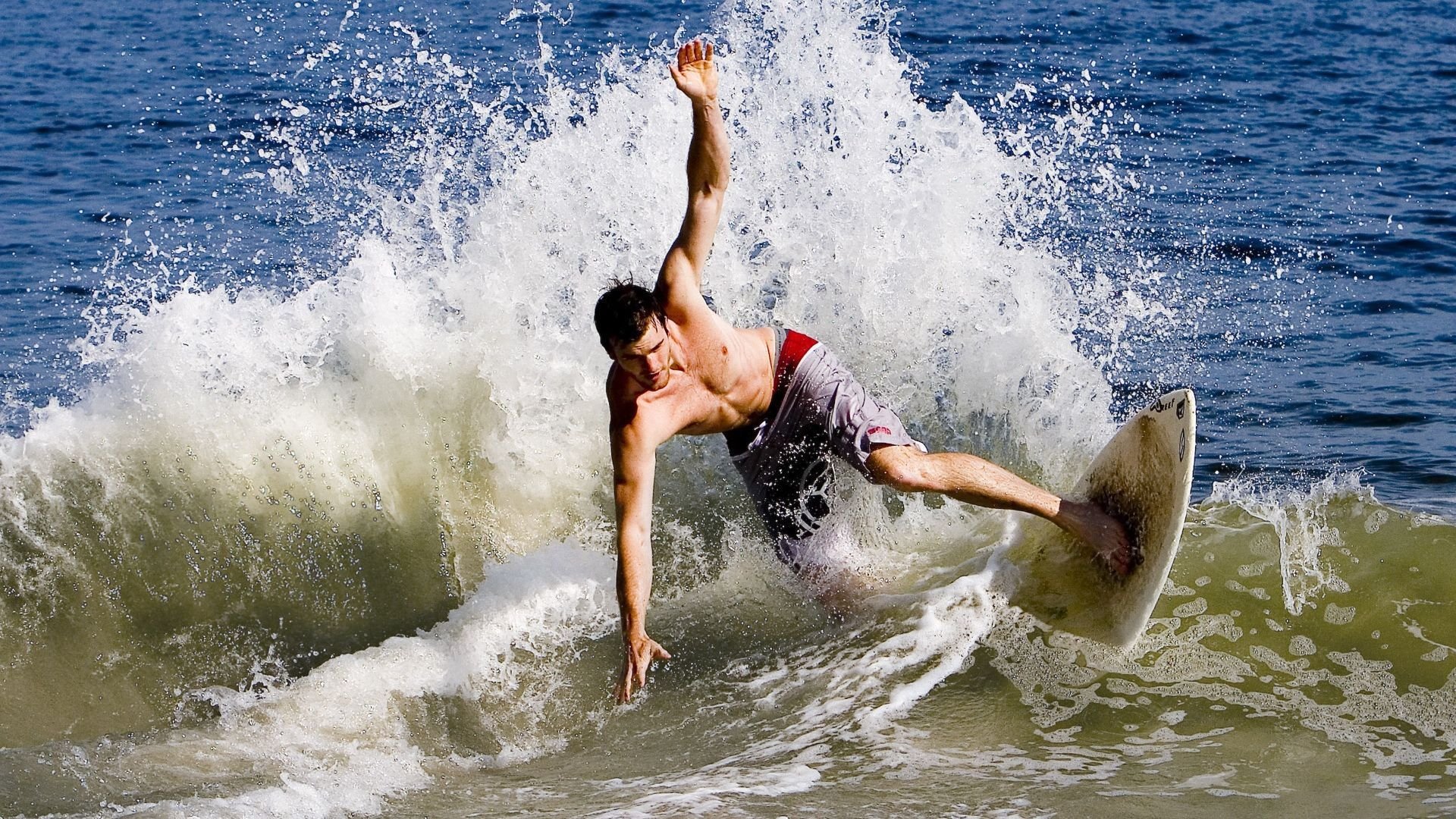 特朗普女儿看梅西踢球却没拿到球衣，全网笑疯，特朗普小女儿助选